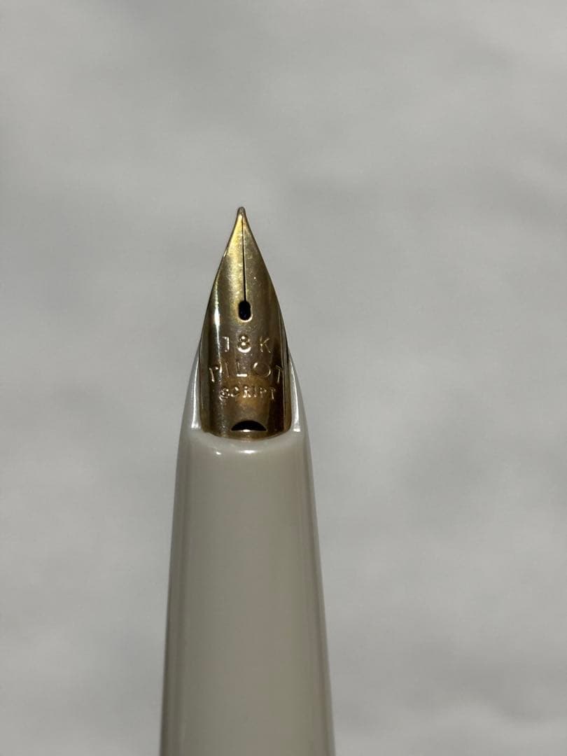PILOT '70s新品 Elite 万年筆 18Kスクリプト　細字