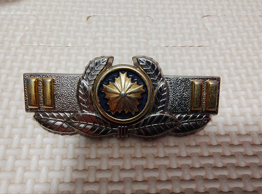 ぴ*た様 警察官　巡査長　階級章　レプリカ　演劇用　コスプレ