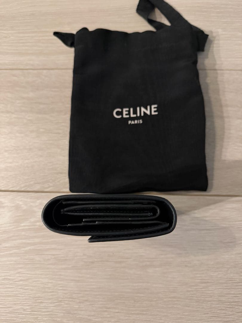 美品　CELINE スモールトリフォールドウォレット ブラック
