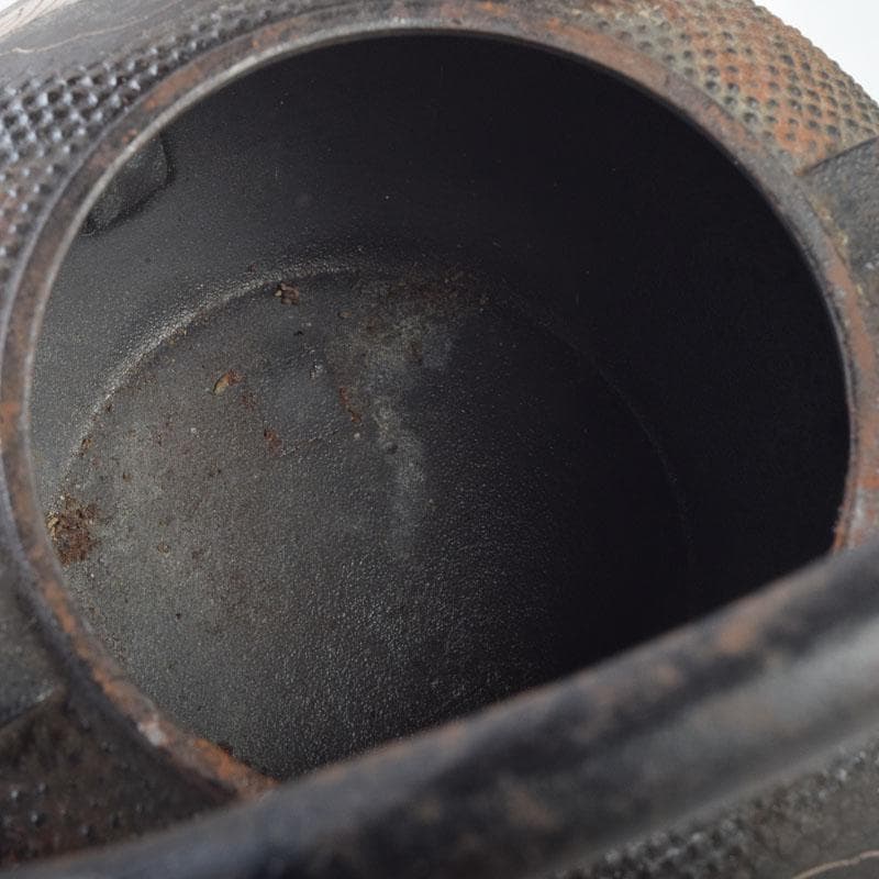 北大路魯山人作　布目象嵌　魚蟹文　鉄瓶　M　8677