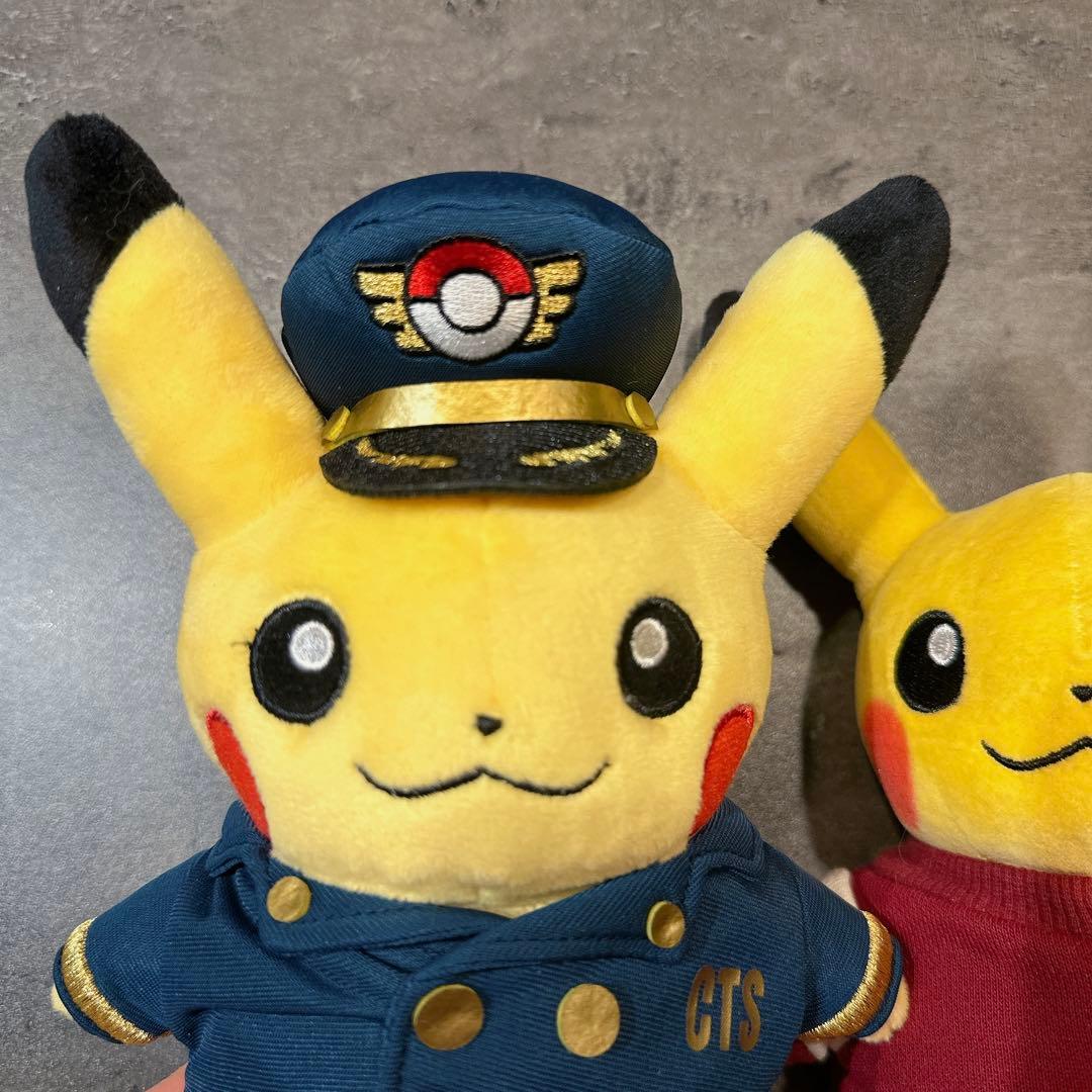パイロットピカチュウ　カレッジピカチュウ ぬいぐるみ