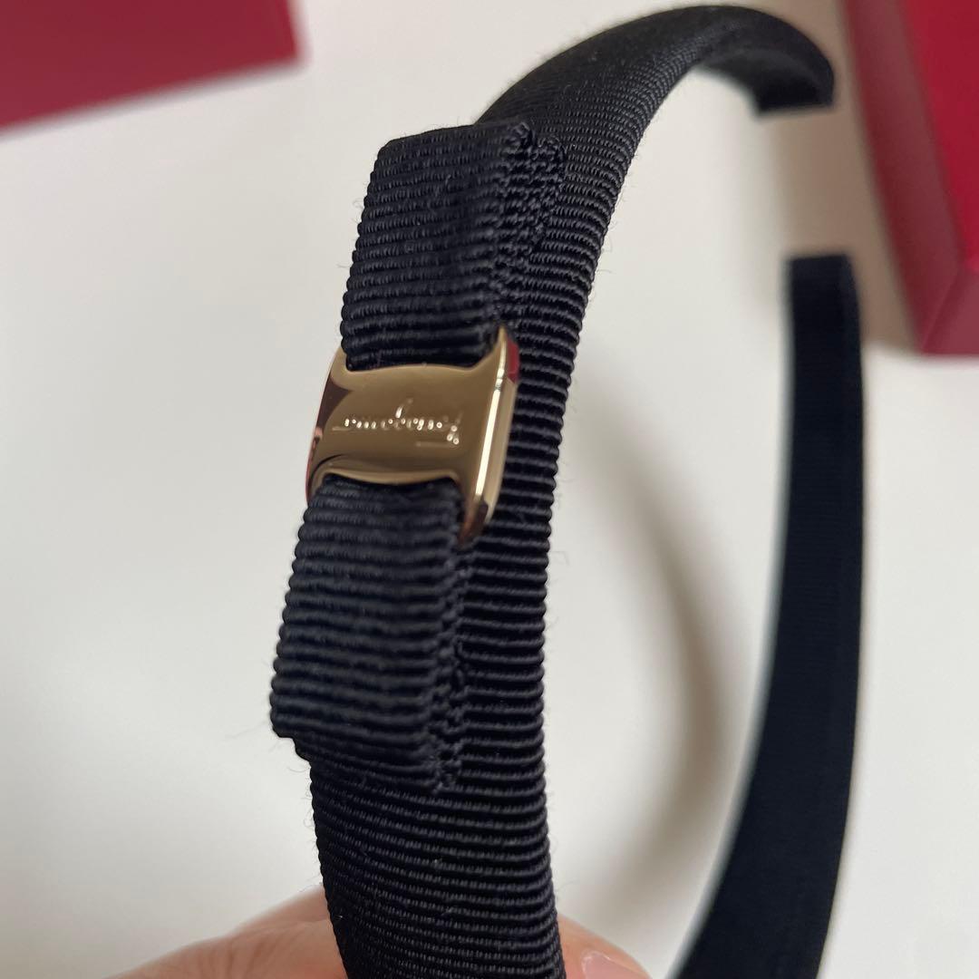 フェラガモ　カチューシャ　箱付き　美品　salvatore ferragamo