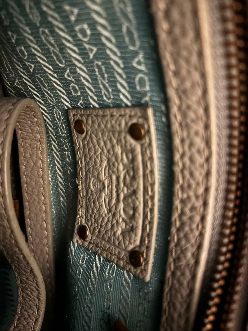 PRADA ライトグレー ハンドバッグ