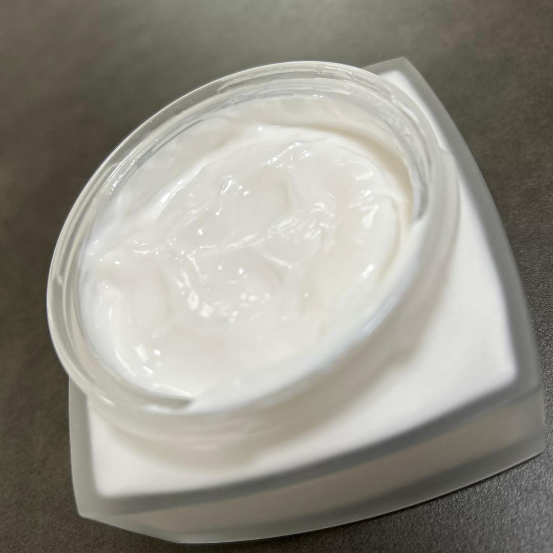 CHANEL ココ マドモアゼル シルキー　ボディクリーム 150g 送料込み