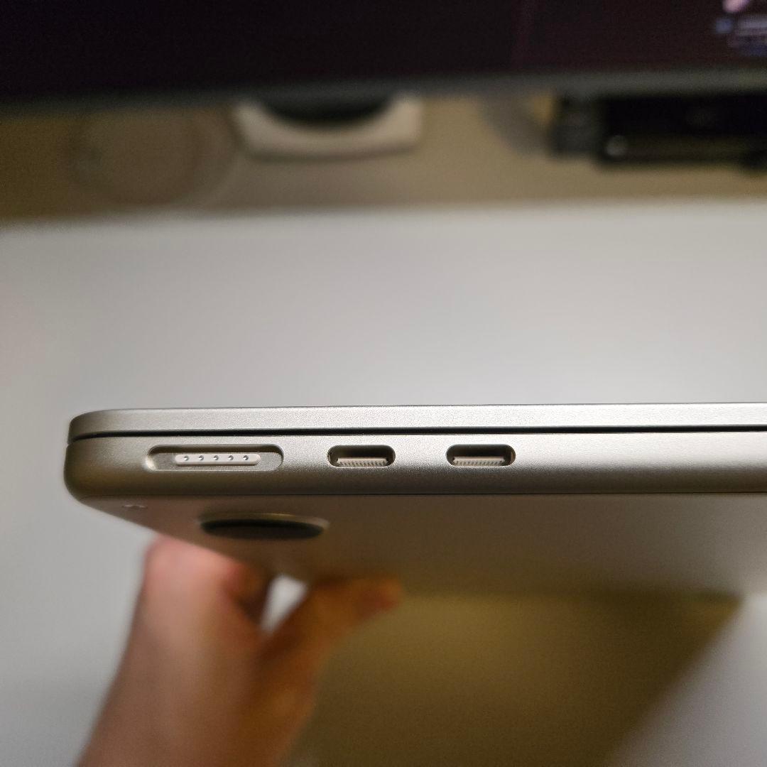 MacBook本体 MacBook Air (M2, 2022) FLY13J/A