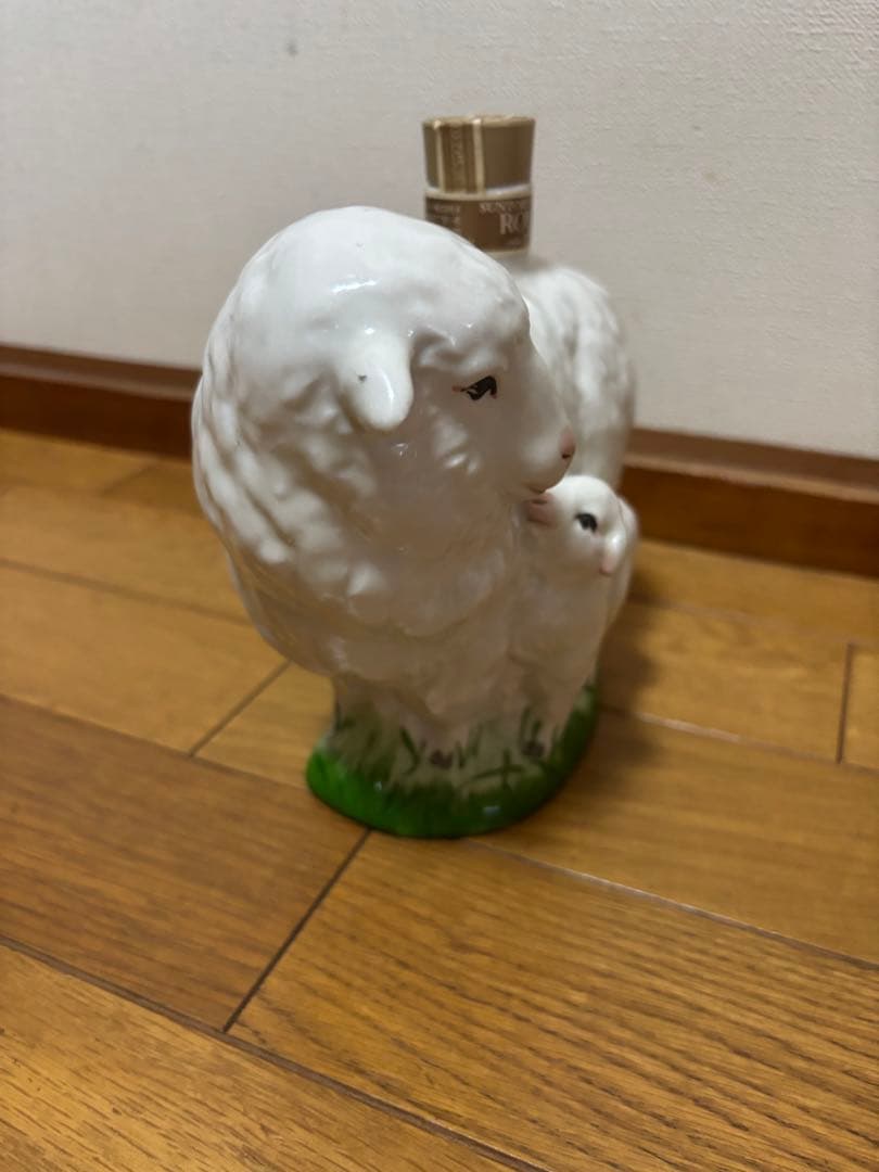 【未開栓】干支 未 羊型 陶器 ウイスキー サントリー ローヤル12年