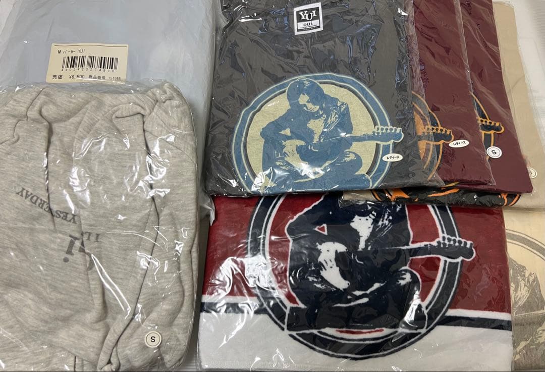 アーティスト　YUI 2nd 〜 4th Tour グッズ　大量処分！ 34点