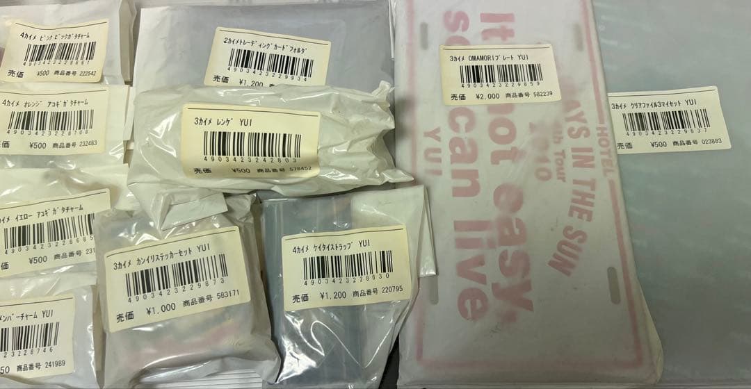 アーティスト　YUI 2nd 〜 4th Tour グッズ　大量処分！ 34点