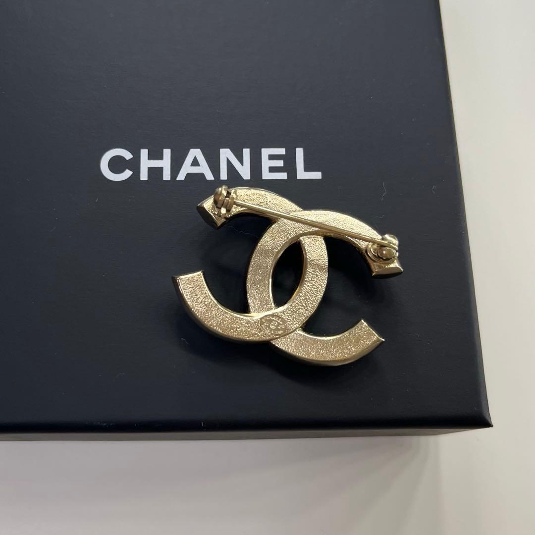 美品　CHANEL ブローチ シャンパンゴールド