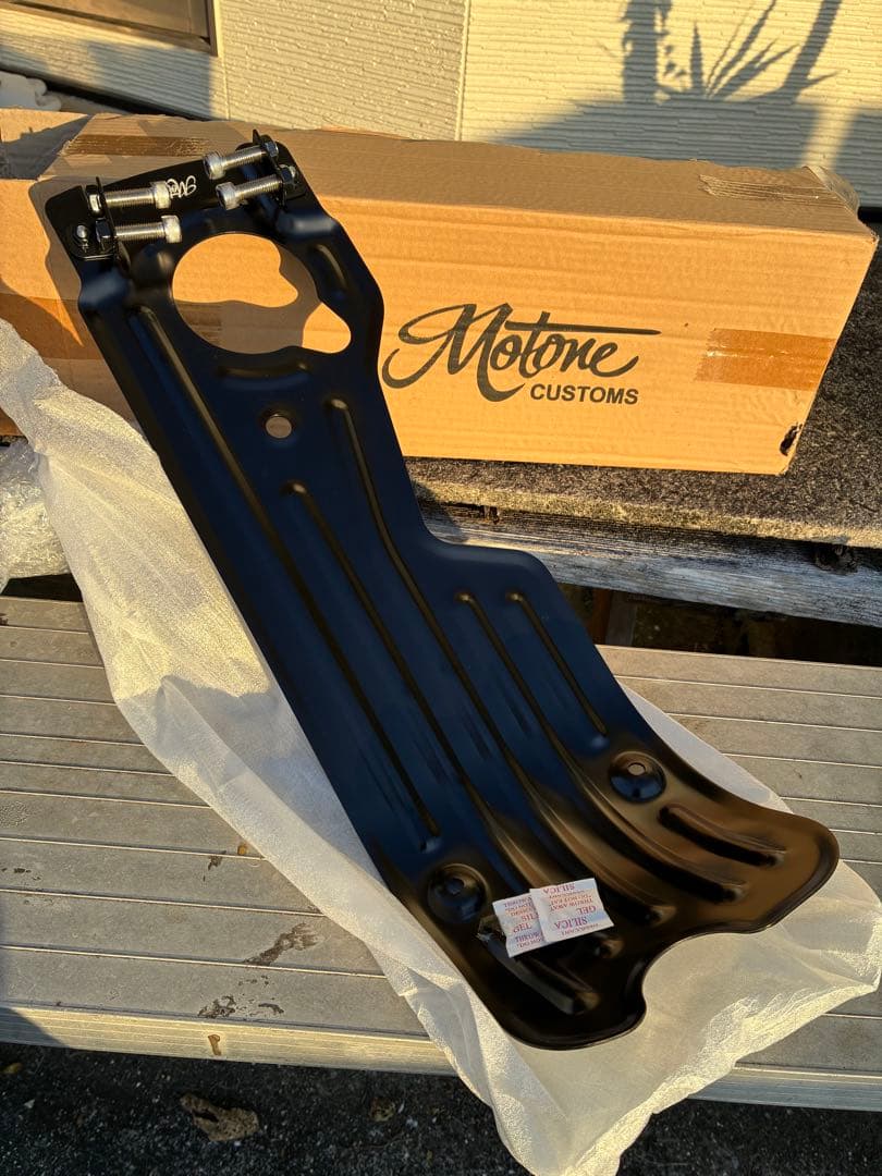 トライアンフボバー MOTONE CUSTOMS アンダーカーバー