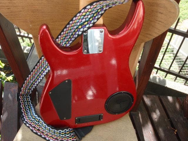 SYNSONICS エレキギター　スピーカー内蔵　よく鳴る