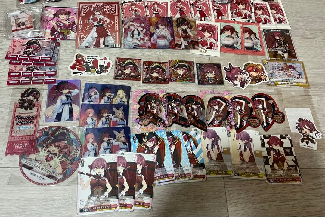 宝鐘マリン　フィギュア　缶バッジ　ウエハース　カード　セット