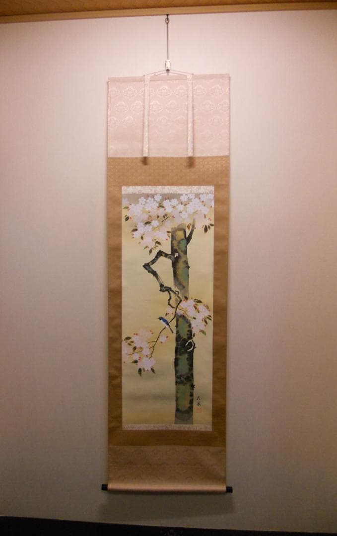 掛け軸 小川大鳳 桜に瑠璃鳥 絹本 希少 軸装 茶道具 掛軸 美品 です。
