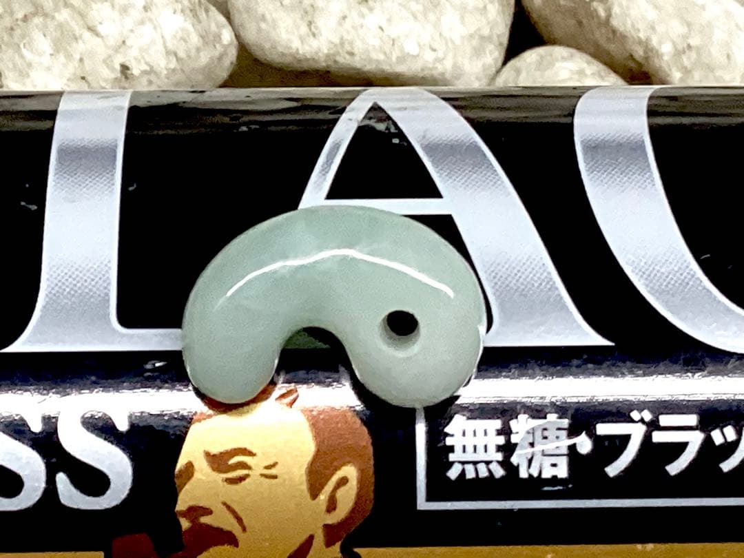 今回の原石大当たり極上*氷*糸魚川翡翠勾玉アイスジェイド幸運お守り　鑑別書付‼️