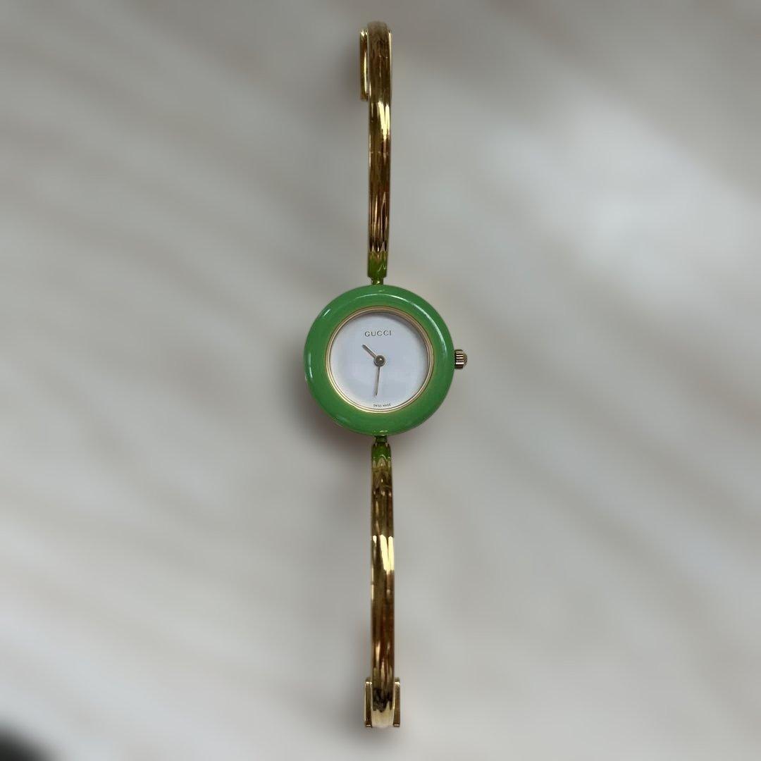 GUCCIグリーンベゼル アナログ時計 金属バンド