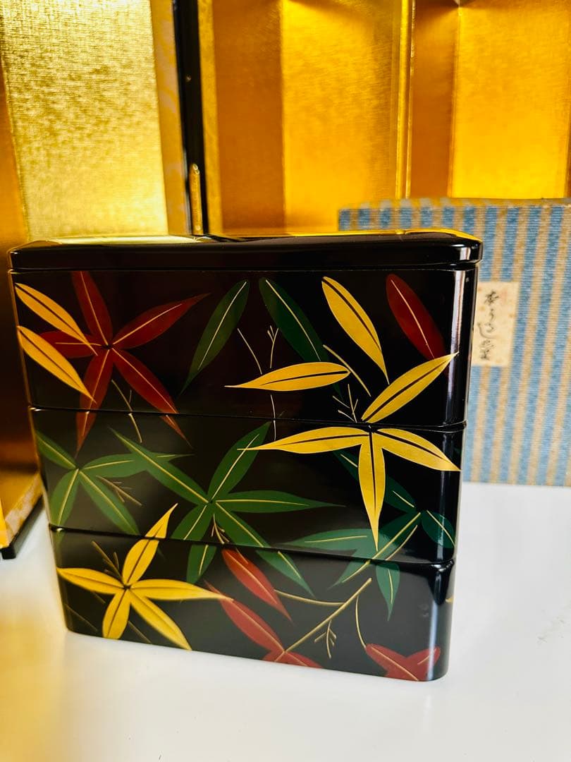 ３段重　黒漆笹絵