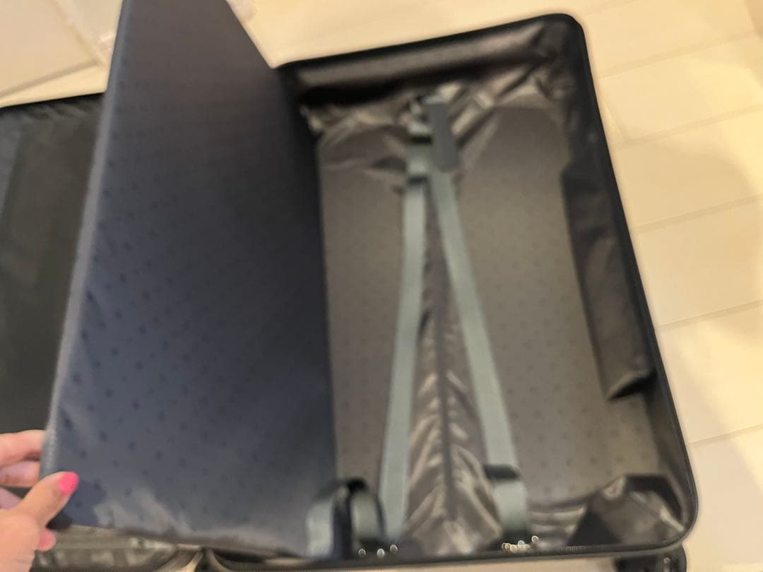 リモワ　キャリーケース　新品未使用　スーツケース