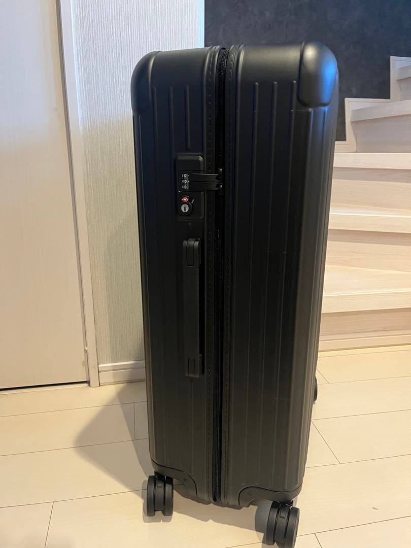 リモワ　キャリーケース　新品未使用　スーツケース