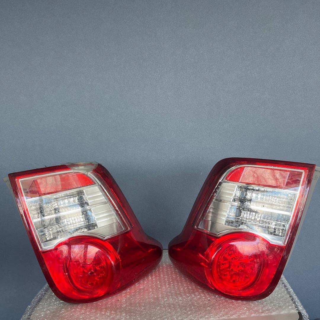 右側のみ　トヨタ カローラフィールダー141純正後期KOITO 13-100