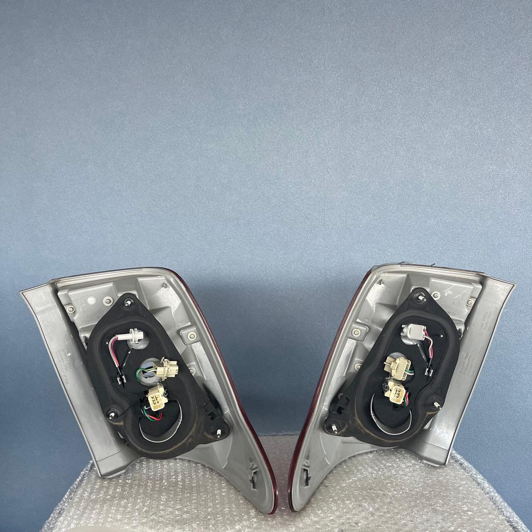 右側のみ　トヨタ カローラフィールダー141純正後期KOITO 13-100