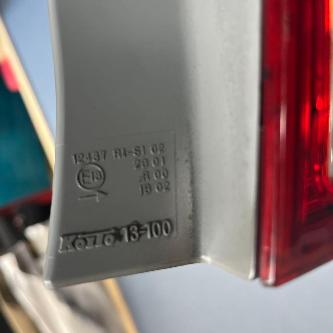 右側のみ　トヨタ カローラフィールダー141純正後期KOITO 13-100