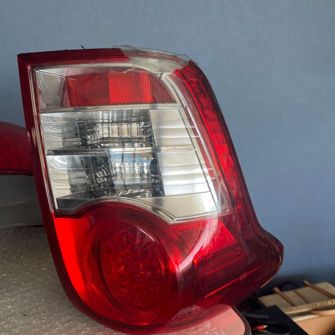 右側のみ　トヨタ カローラフィールダー141純正後期KOITO 13-100