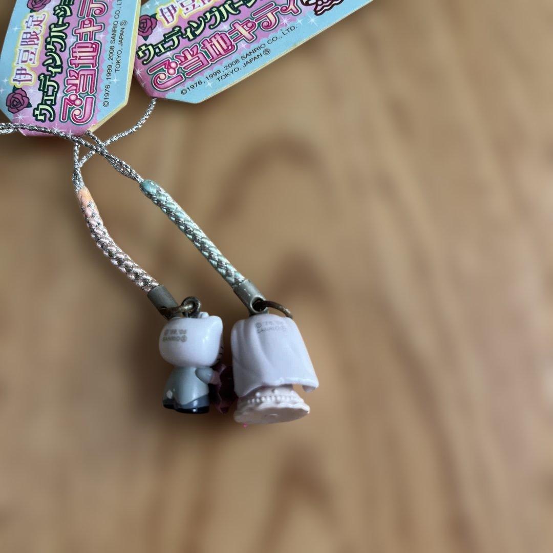 ご当地キティ　伊豆限定　ウェディングバージョン　恋人岬　ペアストラップ