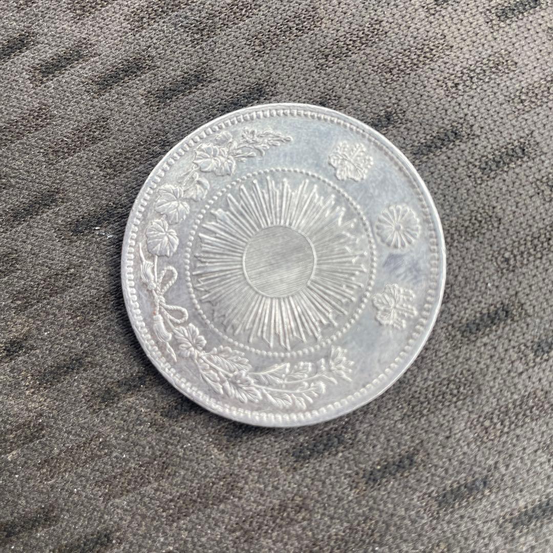 明治三年一圓銀貨※（写真参照）寸法など計りました。