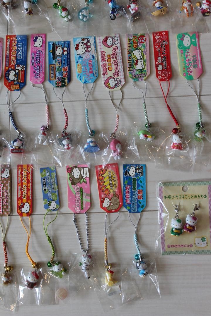 ご当地ハローキティ　ストラップ　レア　まとめ売り　69個　地域限定　未使用