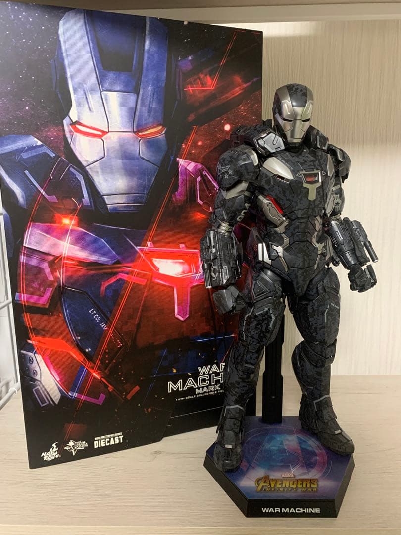 ホットトイズ　ウォーマシンマーク4 インフィニティーウォー