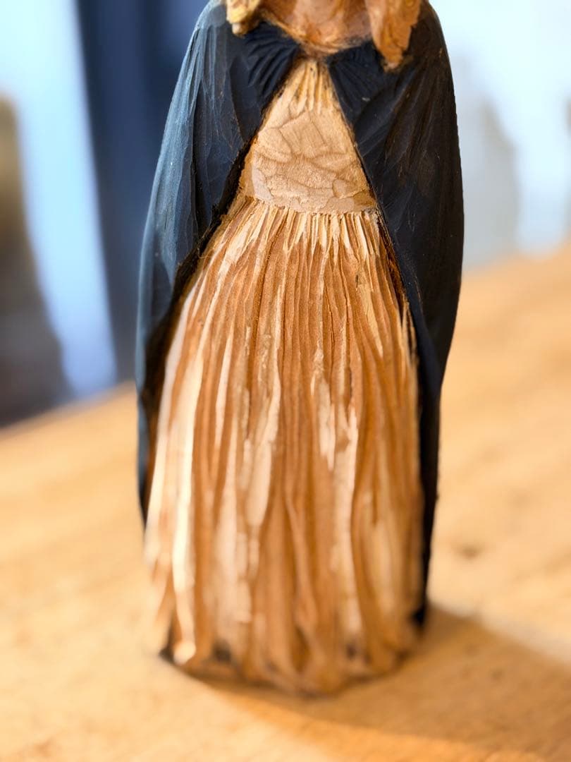 前川秀樹　2009年　像刻　女性マント像