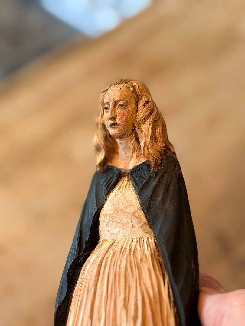 前川秀樹　2009年　像刻　女性マント像