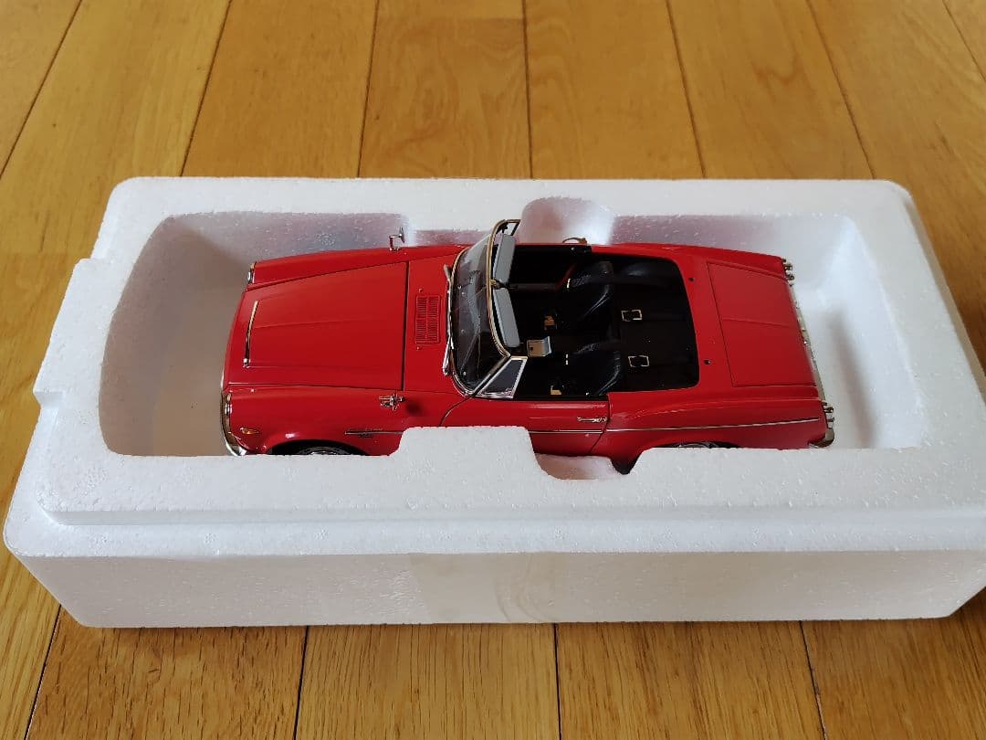 オートアート 1/18「DATSUN FAIRLADY 2000」