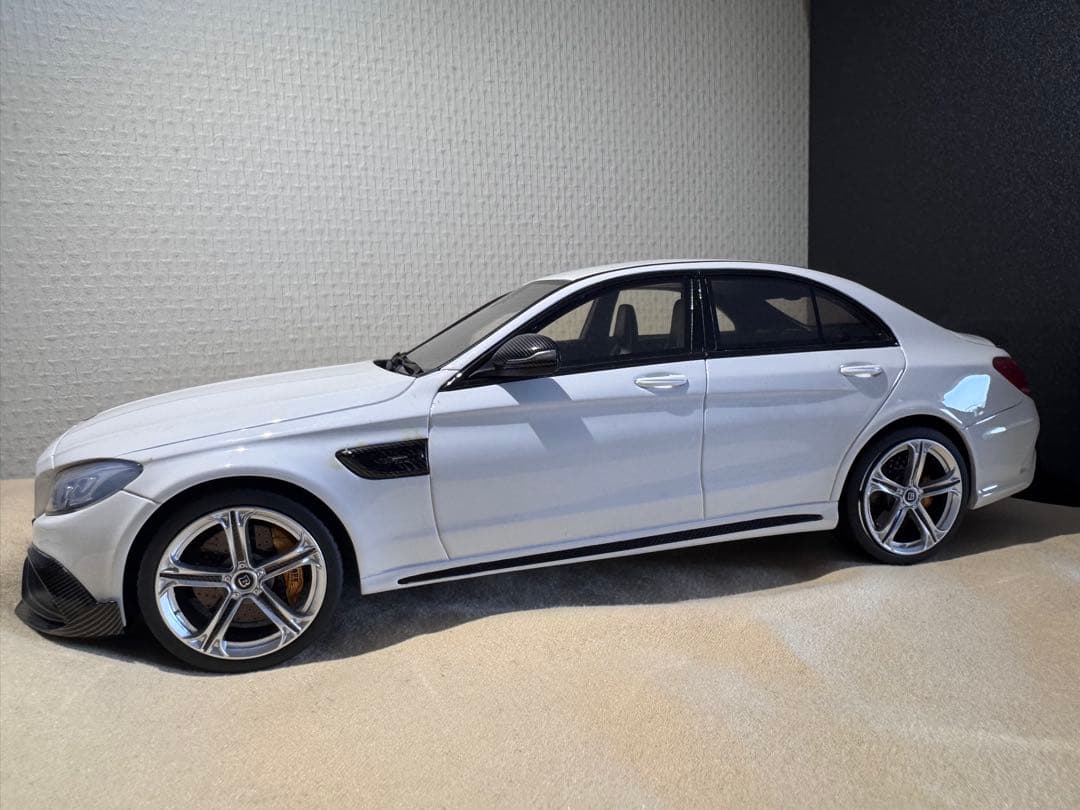 BRABUS 650 Cクラス ミニカー 1/18ホワイト