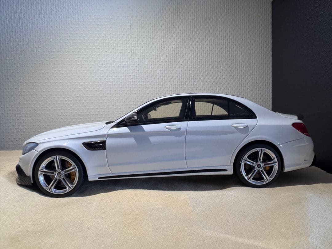 BRABUS 650 Cクラス ミニカー 1/18ホワイト