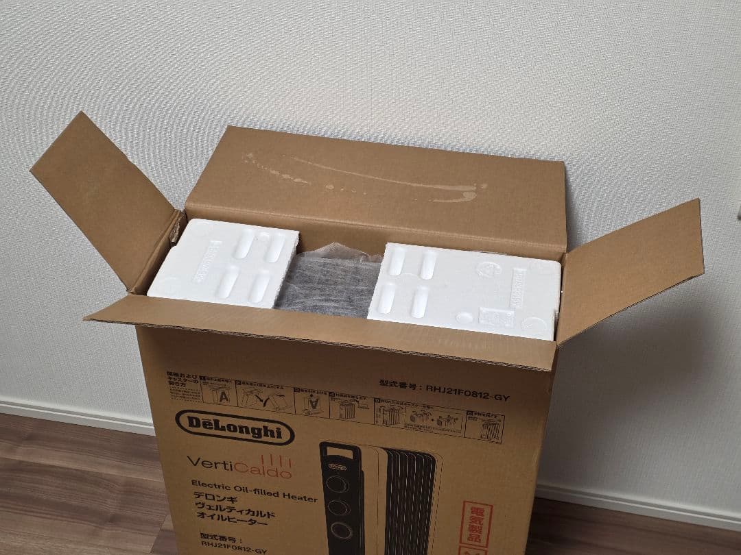 デロンギ ヴェルティカルド オイルヒーター RHJ21FO812-GY