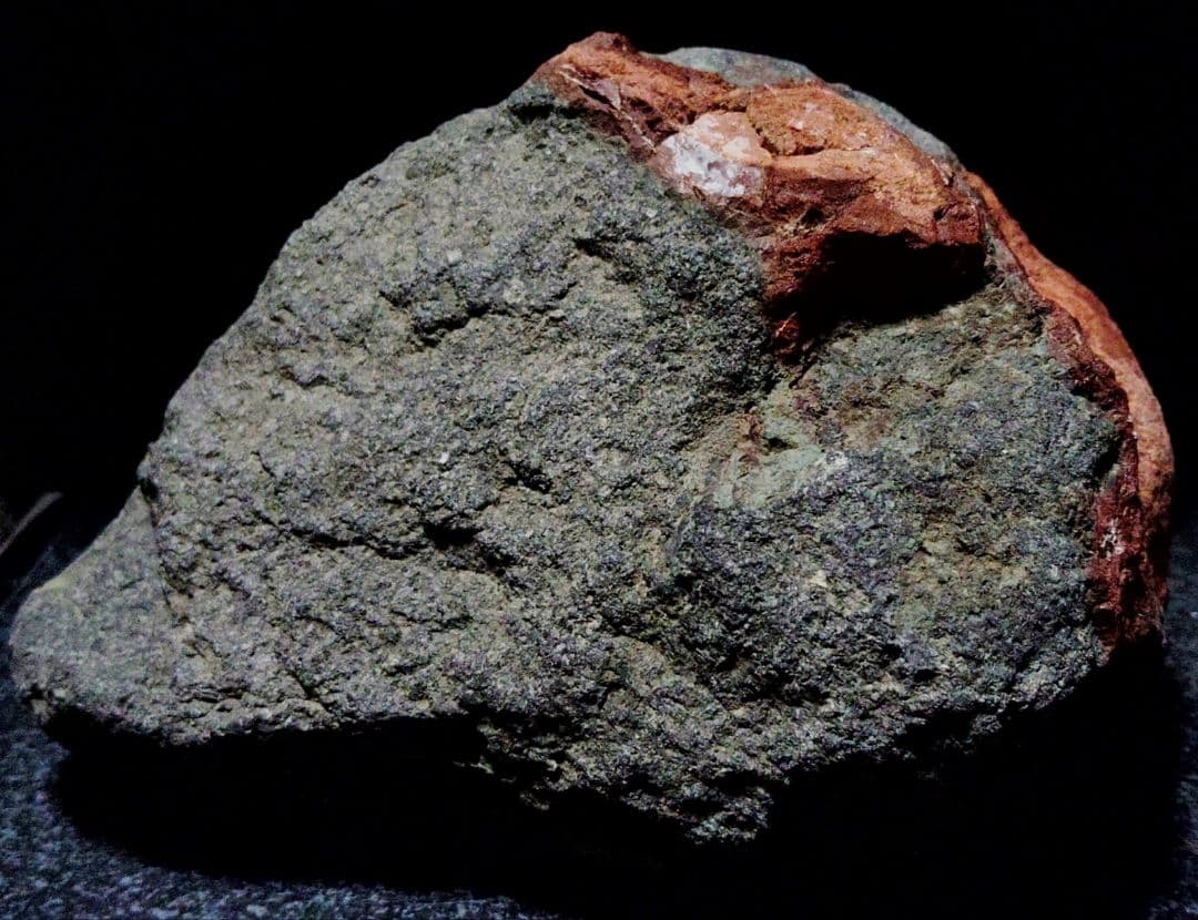 ★赤玉石★赤碧玉原石【本宿コールドロン転石・ウブ2,761ｇ】