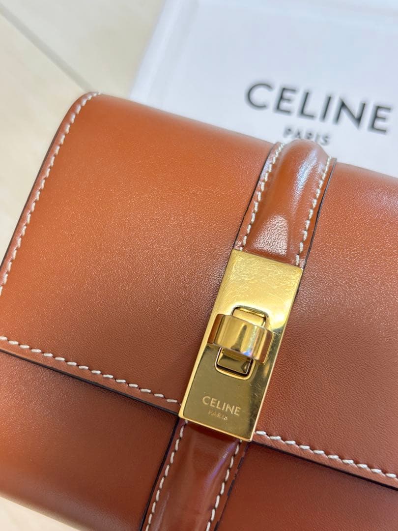 CELINEスモール トリフォールドウォレット 16セーズ　美品