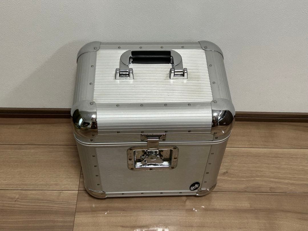 【匿名配送】レコード収納ケース LP版50枚収納 アルミシルバー　DJ機材