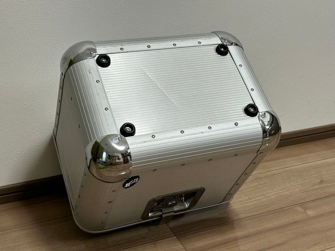 【匿名配送】レコード収納ケース LP版50枚収納 アルミシルバー　DJ機材