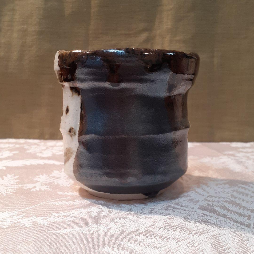 故、加藤仁　作　黒織部草花紋湯呑