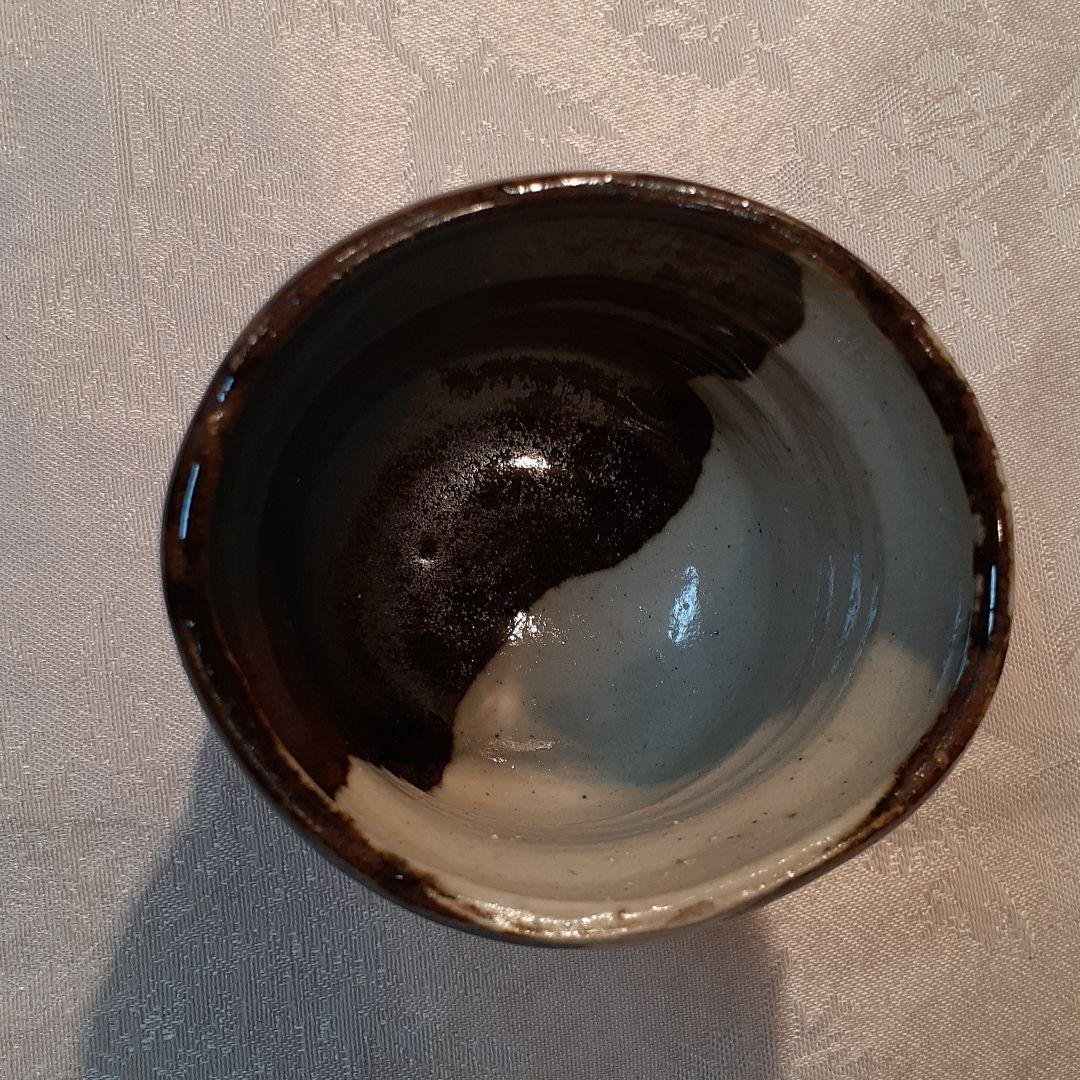 故、加藤仁　作　黒織部草花紋湯呑