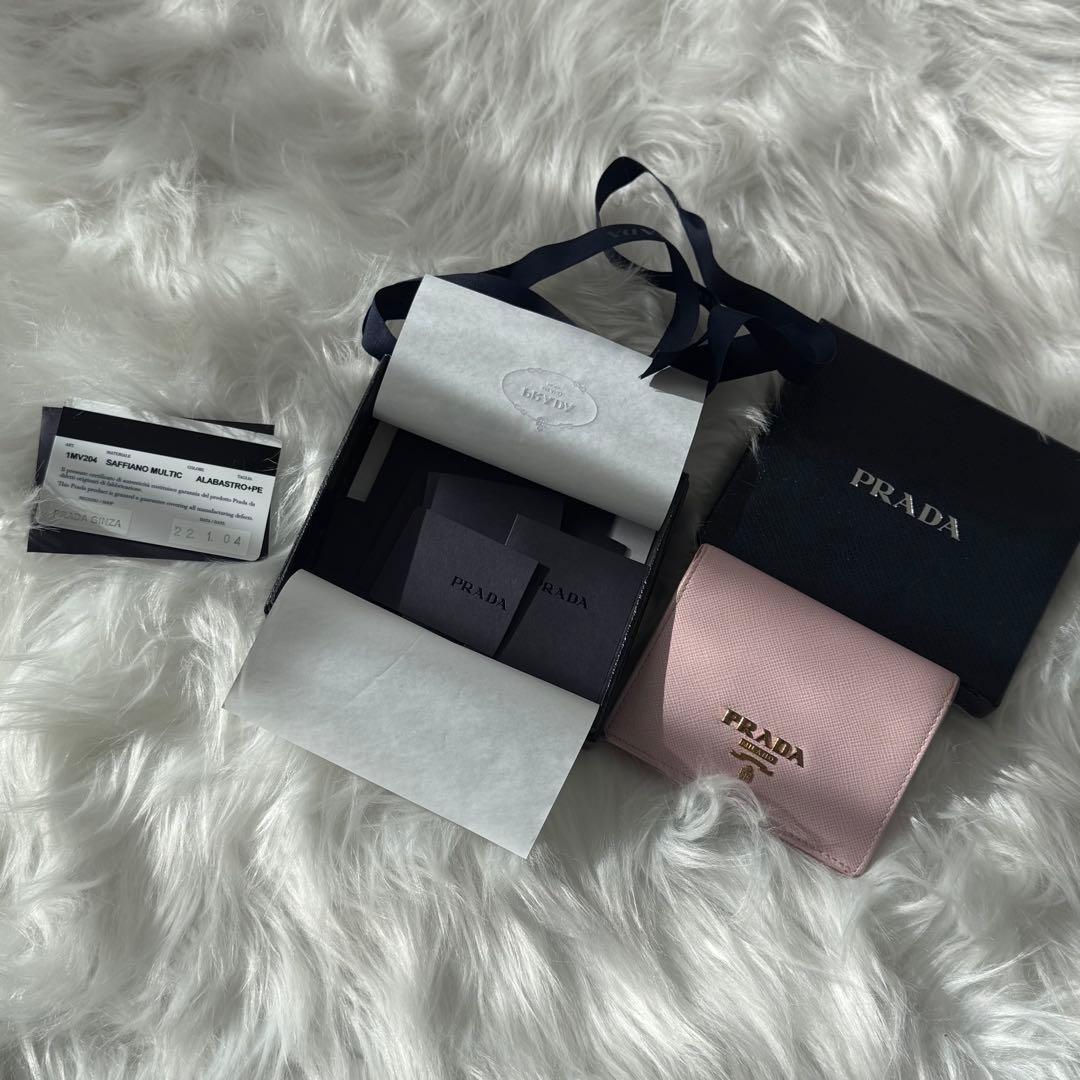 美品✨プラダ 二つ折り財布 サフィアーノシャイン レザー ピンク