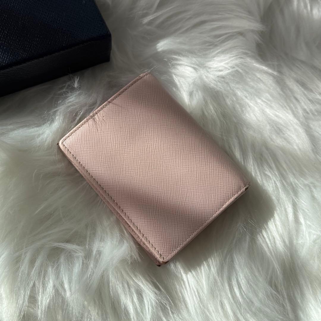 美品✨プラダ 二つ折り財布 サフィアーノシャイン レザー ピンク