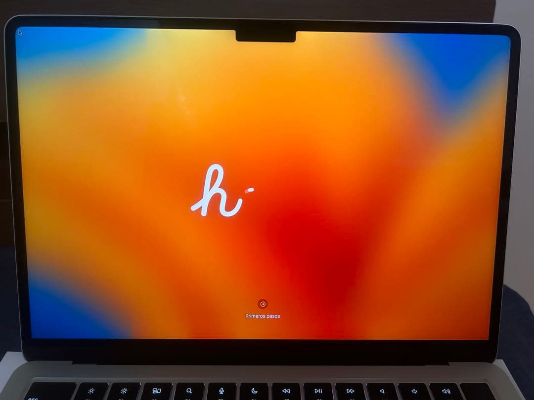 Apple MacBook Air M2本体　8GB 512GB