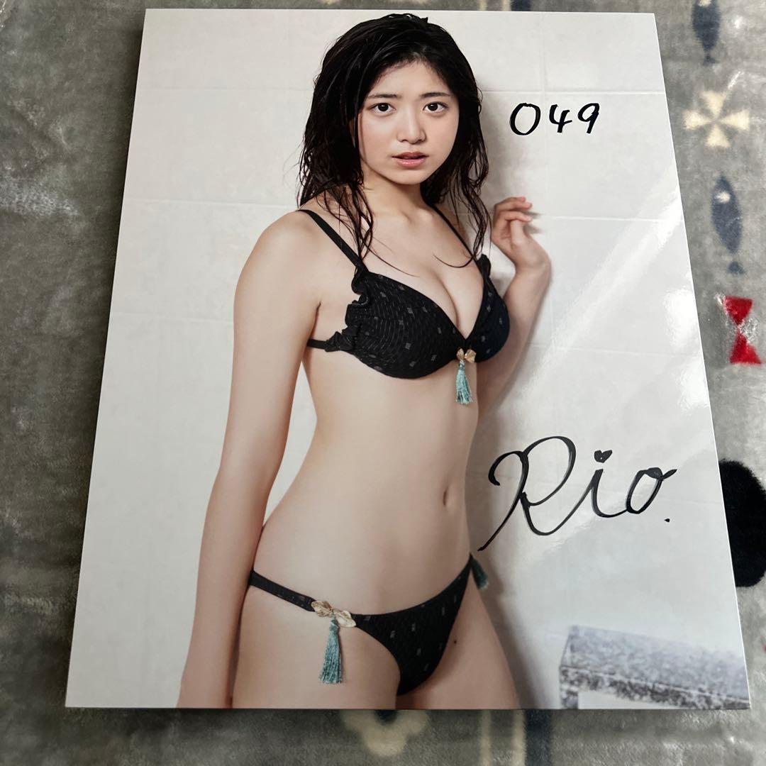 吉田莉桜 直筆サイン入り写真パネル