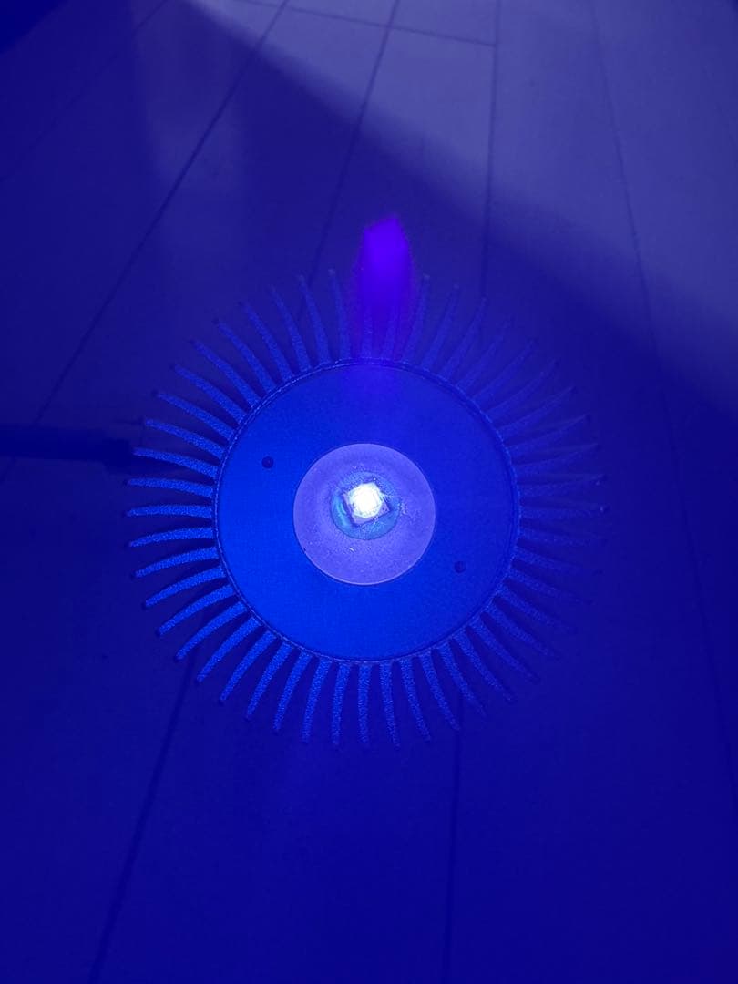 カミハタネオアーム バイタルウェーブ UVA370 5W 放熱フィン付きライト