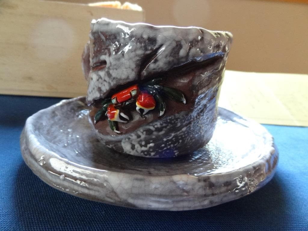 楽山焼　細密天神蟹彫　コーヒカップ＆ソーサー　共箱　水月焼　二六焼