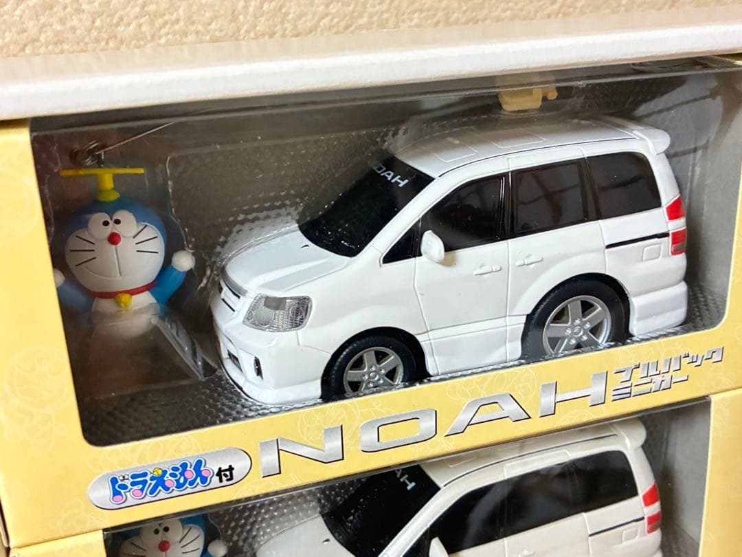トヨタ　ドラえもん　ノア NOAH プルバックミニカー　パッソ　PASSO