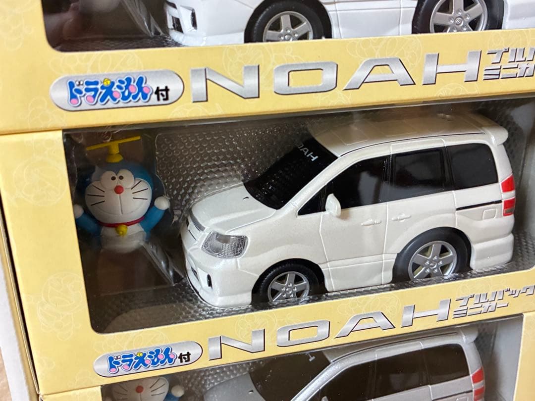 トヨタ　ドラえもん　ノア NOAH プルバックミニカー　パッソ　PASSO